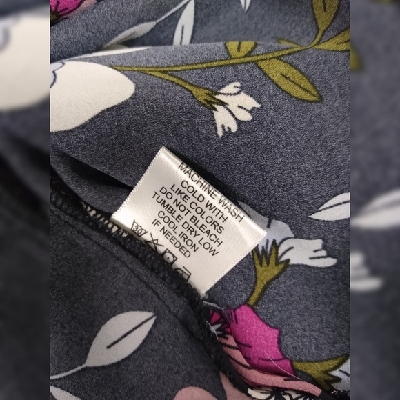 Live 4 Truth floral laced v-neck semi sheer blouse - Picture 4 of 7